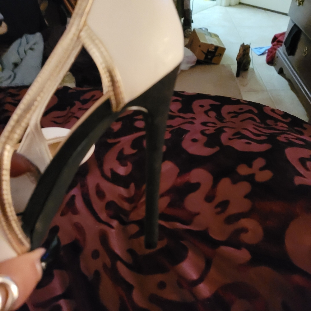 Shoes - Picture 3 of 7